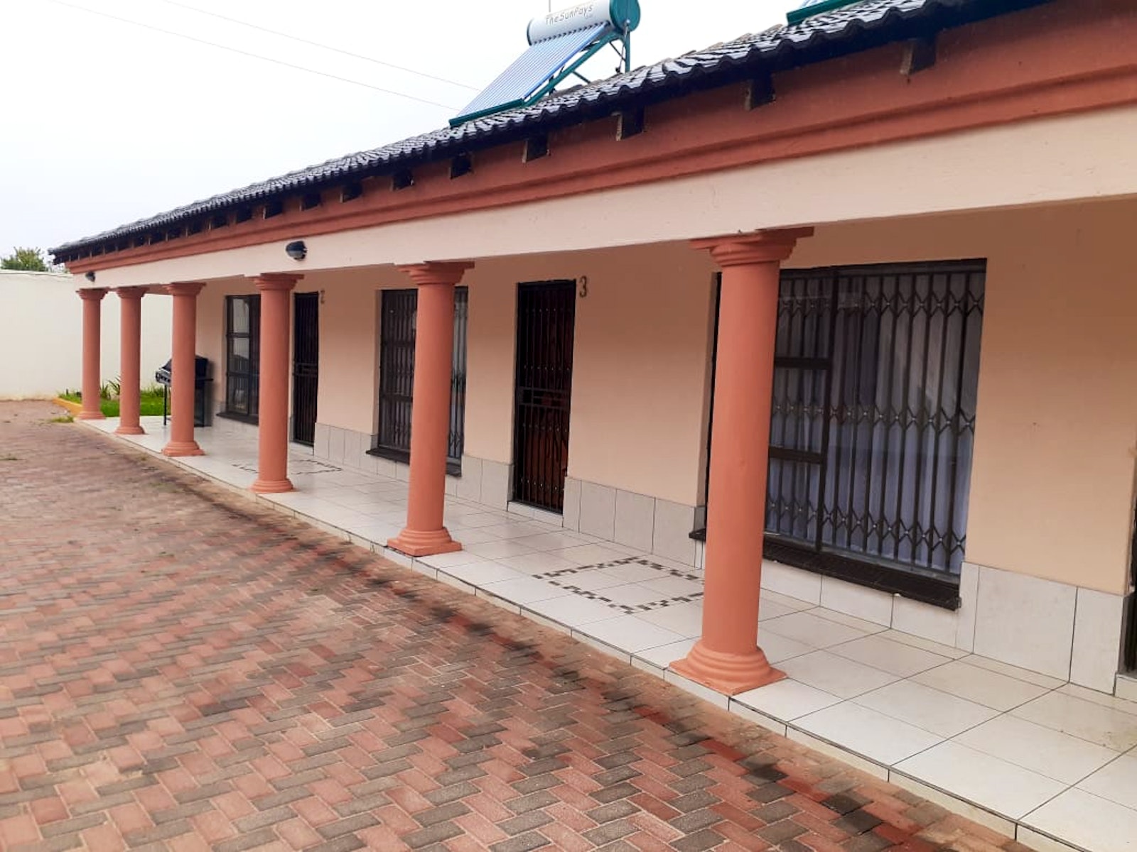 The lodge has 7 rooms with 3 different types of rooms